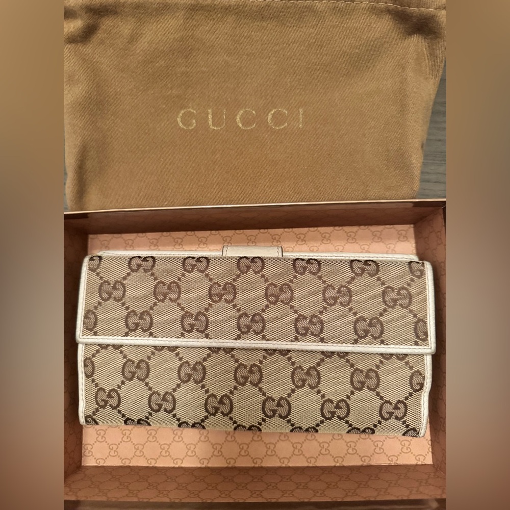 Gucci Vintage GG Authentic ✨canvas wallet with Dust bag and Box.
